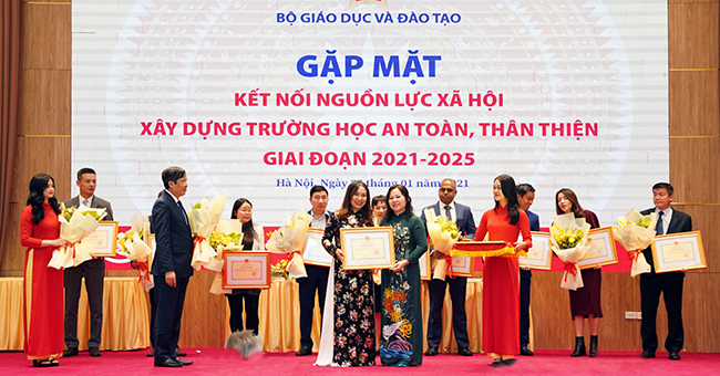 MISA vinh dự nhận Bằng khen của Bộ trưởng Bộ Giáo dục và Đào tạo